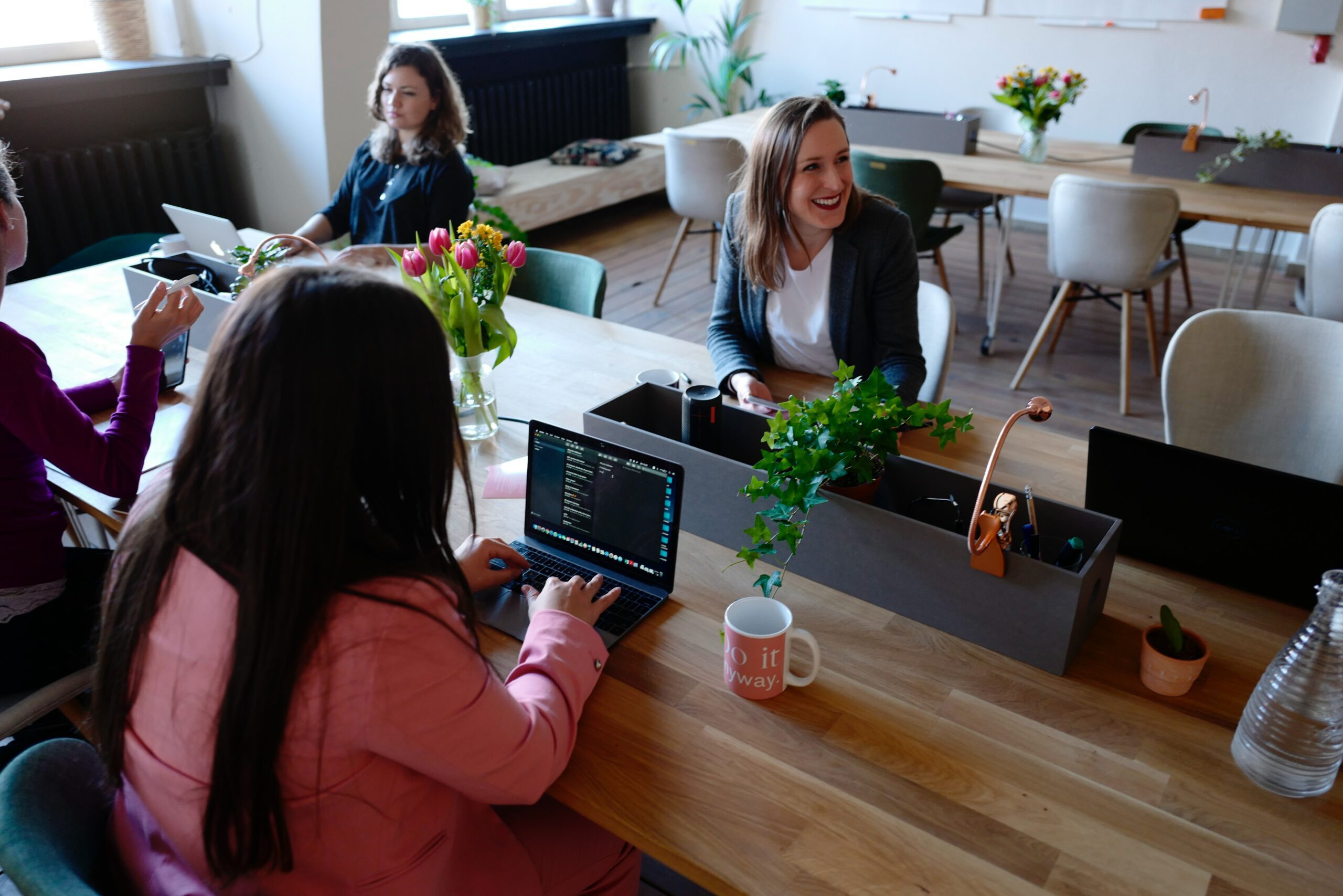 Office Space Adjustment : Library style area with reservable desks 