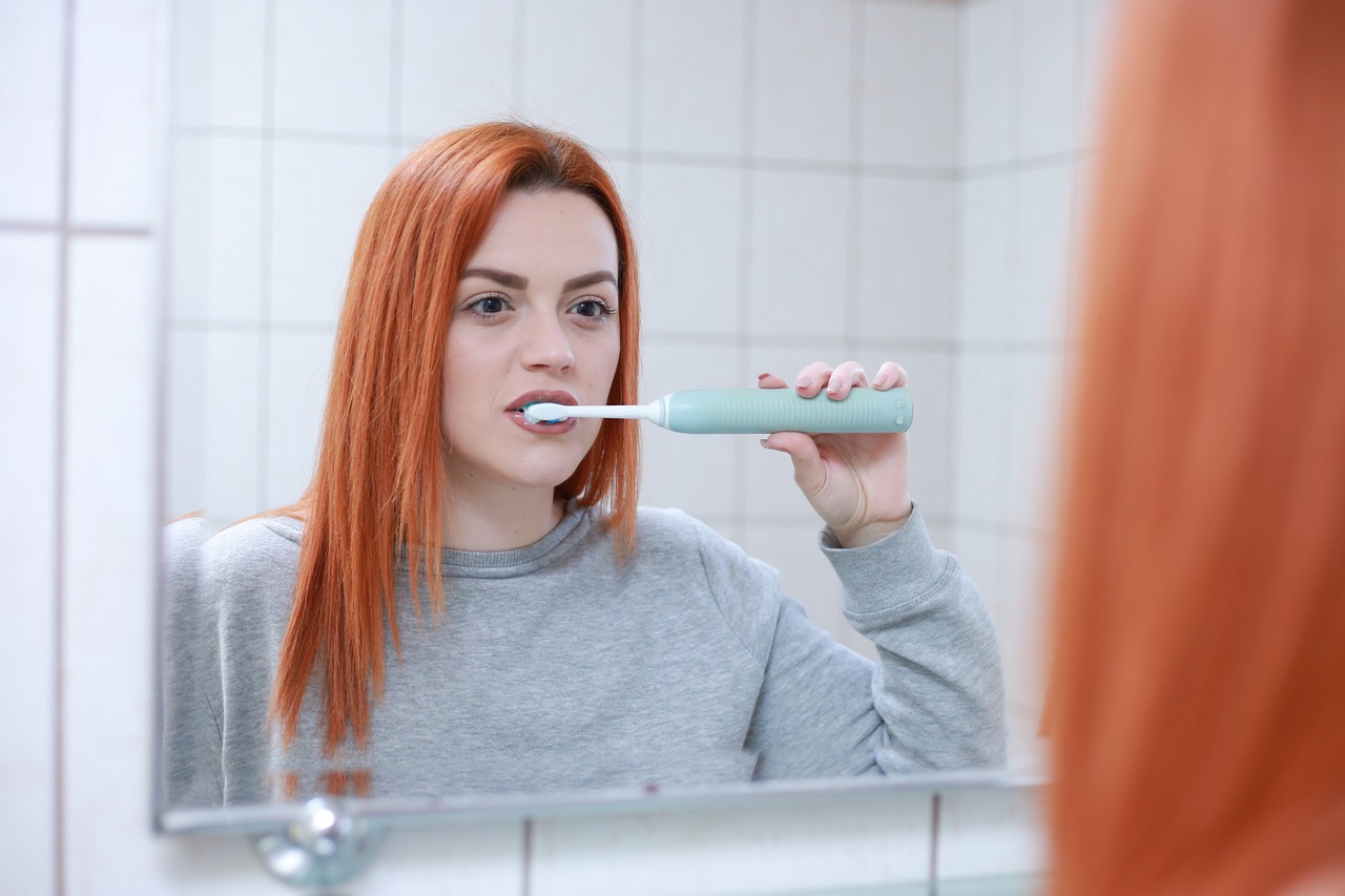 Dental Hygiene – Using an electric toothbrush with brush tracking